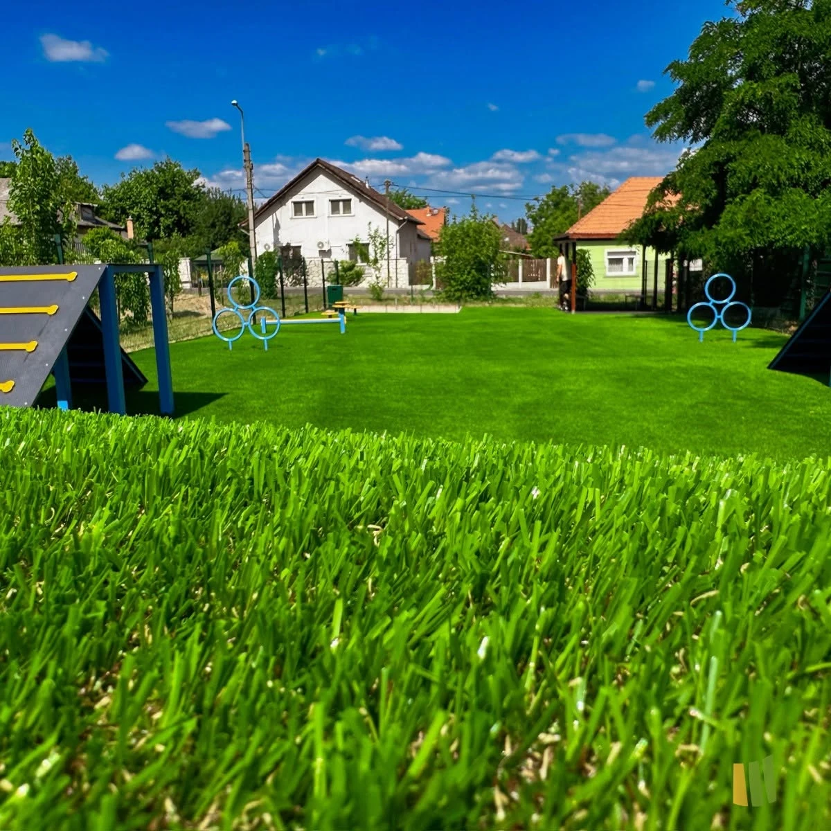 Kutyafuttató műfűvel – agility park referencia | Prémium Pázsit - kutyafuttato mufu 03 agility attekintes