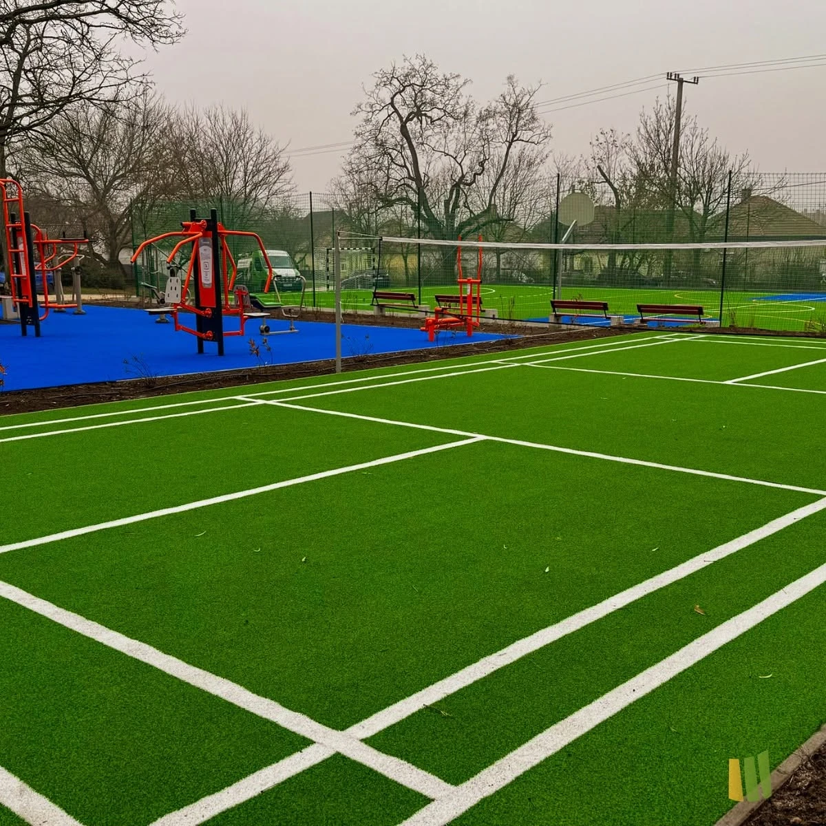 Tápió téri Játszótér és Szabadidőpark – műfüves sportpark | Prémium Pázsit - tapio ter teniszpalya edzogep mufu